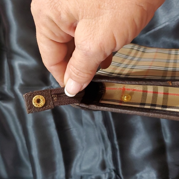 Authentic Burberrys Clutch Bag - Picture 7 of 10